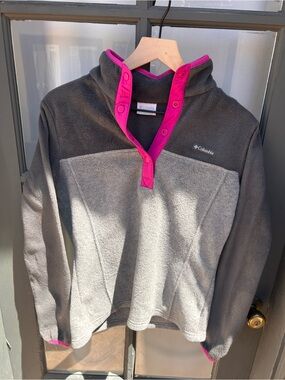 Columbia size Small women’s fleece jacket